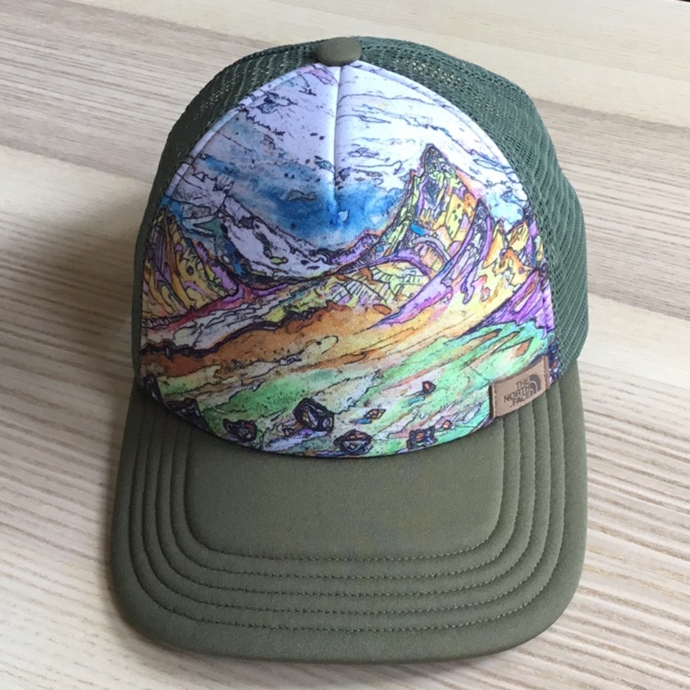The North Face women’s fit trucker hat